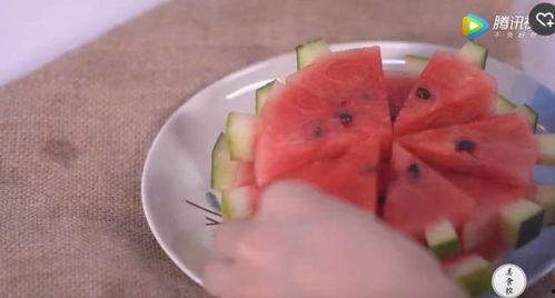 100种花式吃瓜视频,解锁夏日清凉新姿势