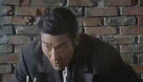 男子吃哈密瓜动图搞笑视频,搞笑视频走红网络