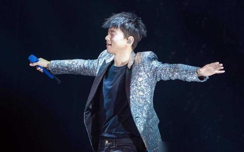 张杰演唱会吃瓜视频